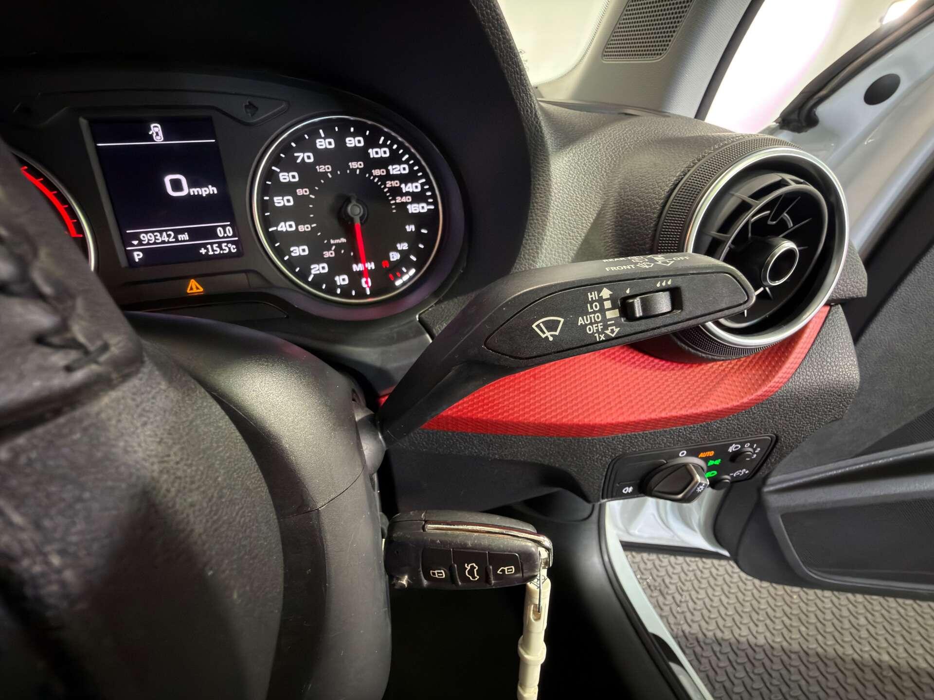 Audi Q2 view 26