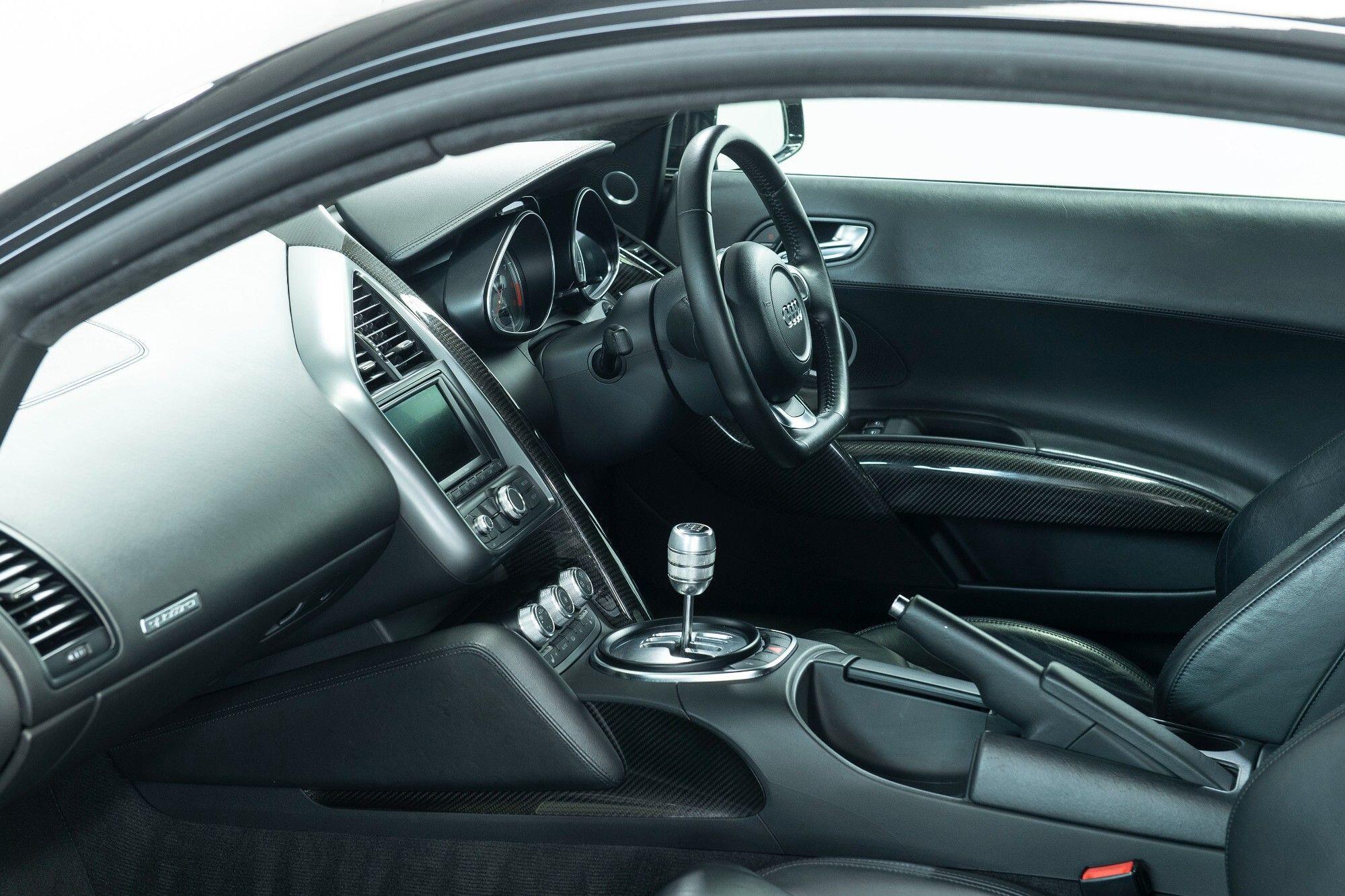 Audi R8 view 24