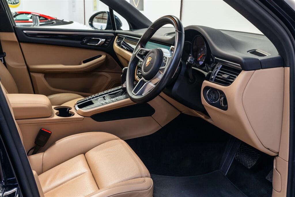 Porsche Macan view 7