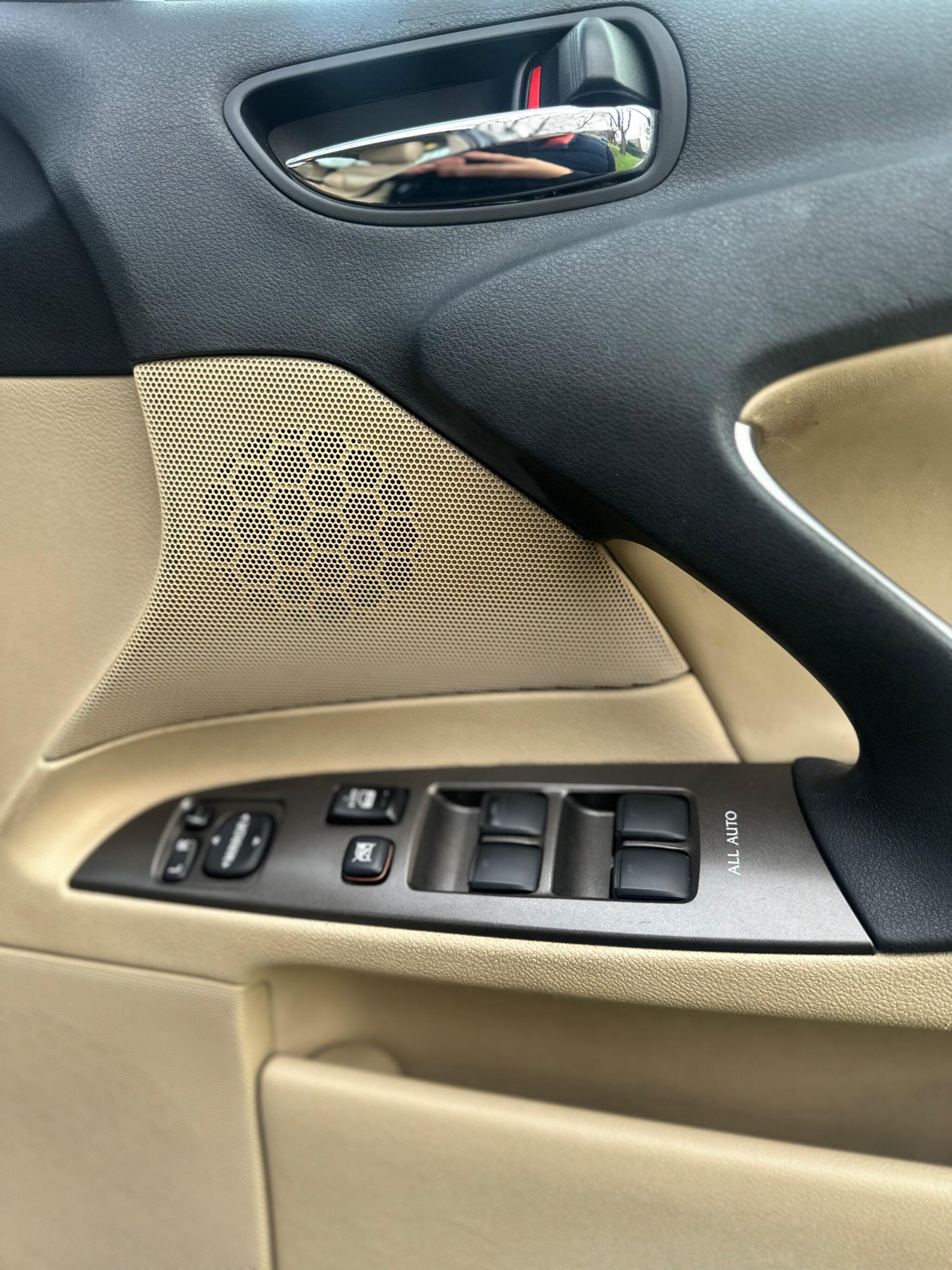 2008 Lexus IS image 34