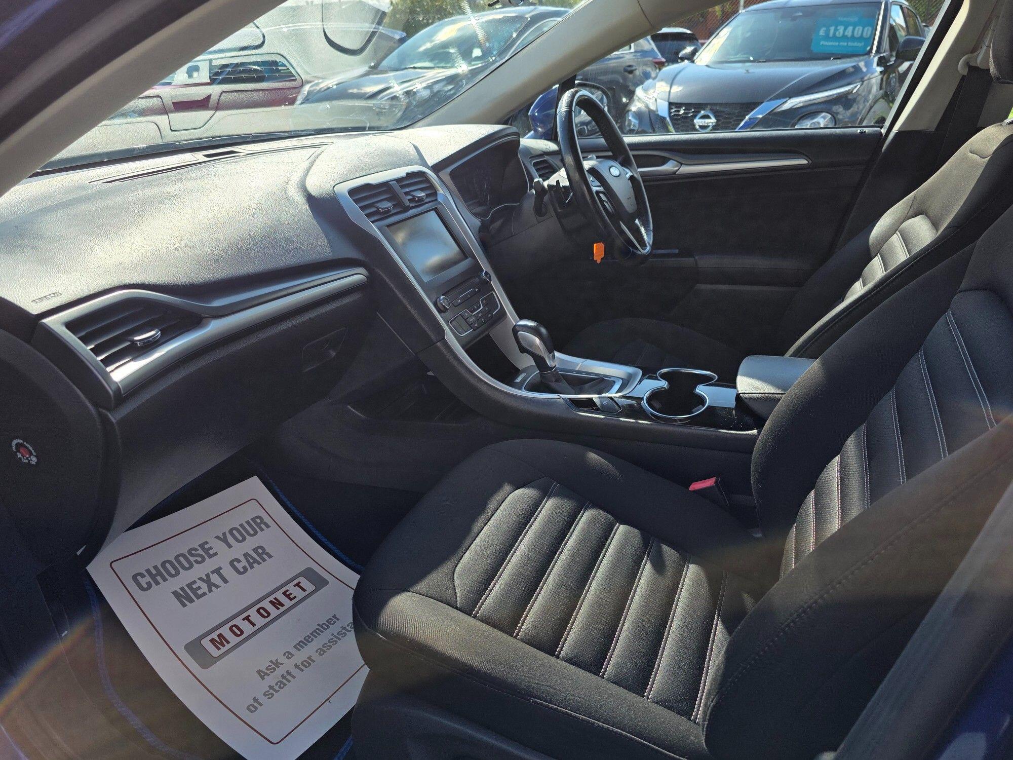 Ford Mondeo view 12