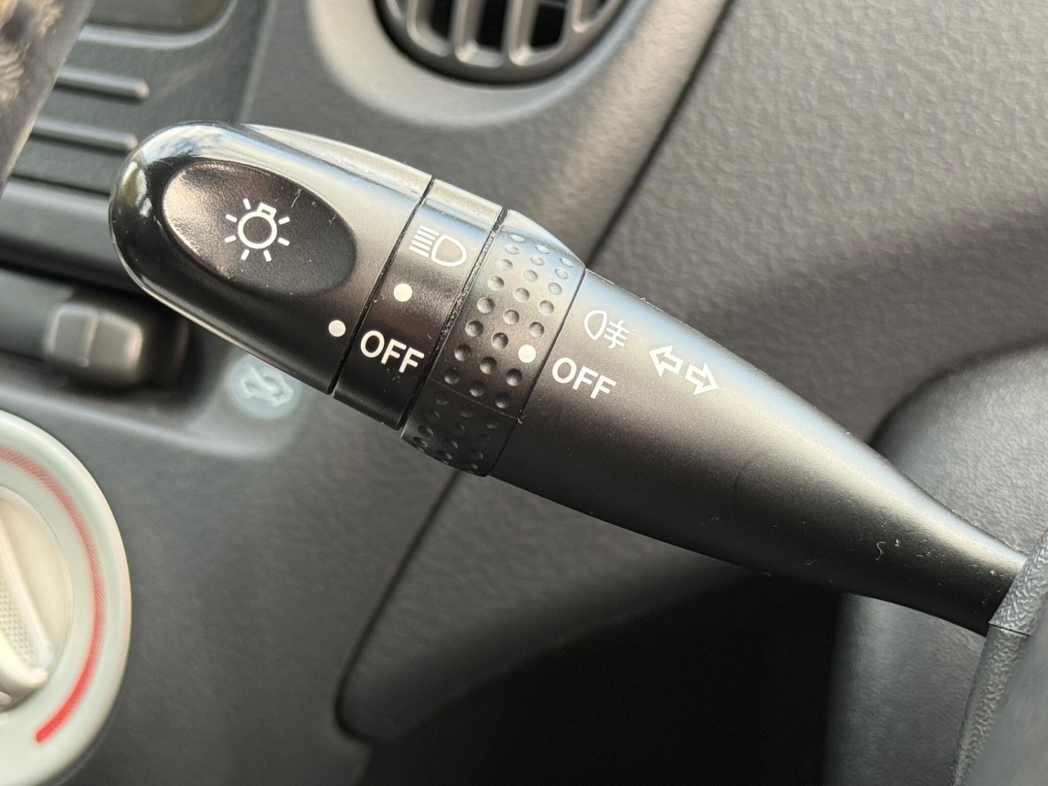 Toyota Yaris Verso - Image 45