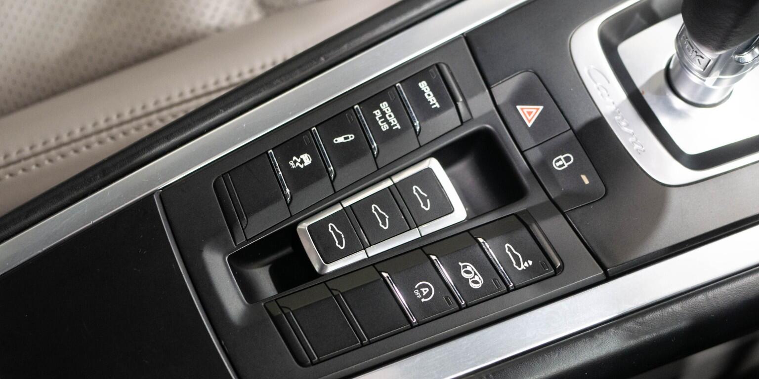 Porsche 911 view 48