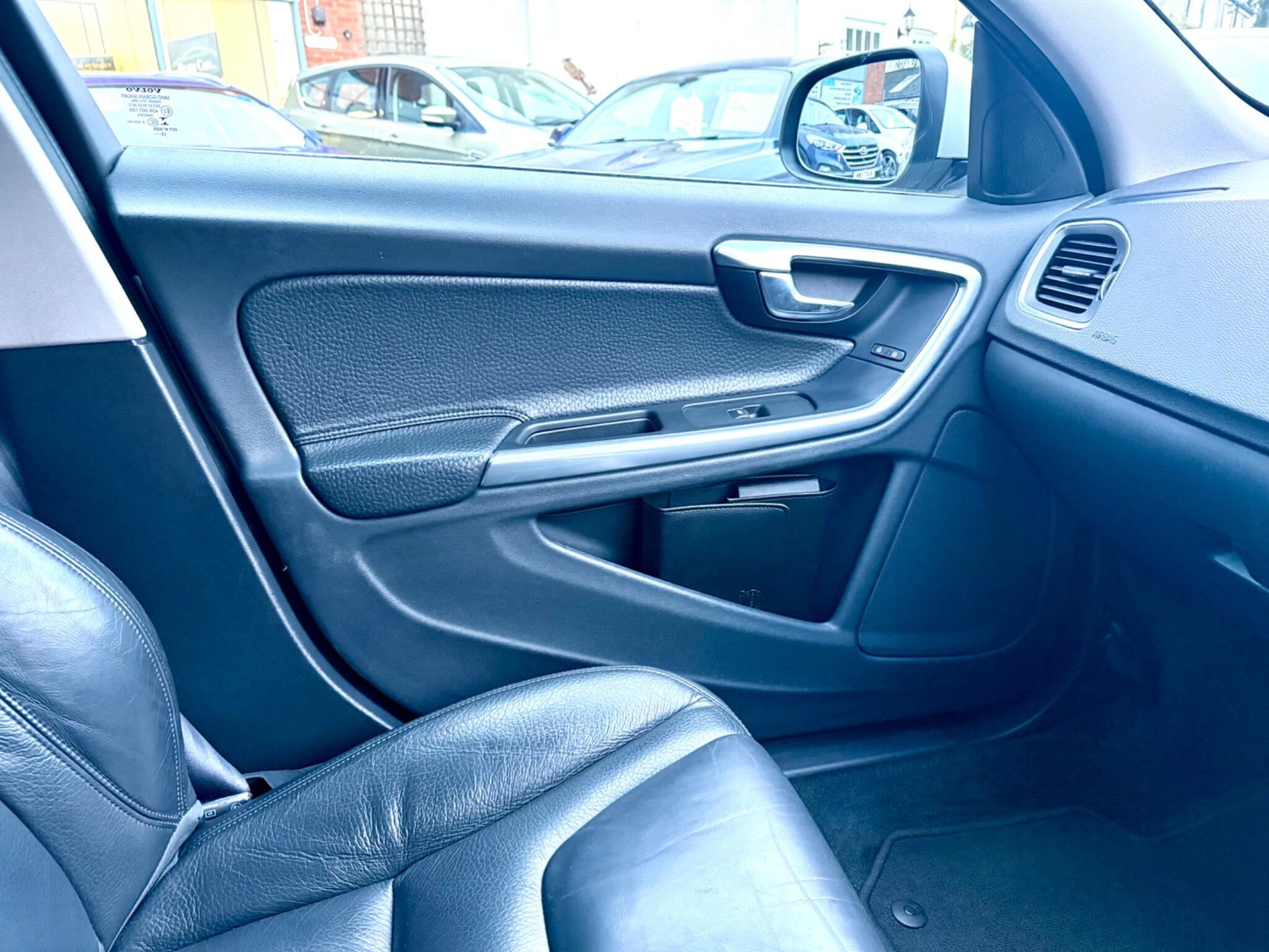 2014 Volvo V60 2.0 D3 SE Lux Nav Geartronic Euro 5 (s/s) 5dr • 81,071 miles image 16