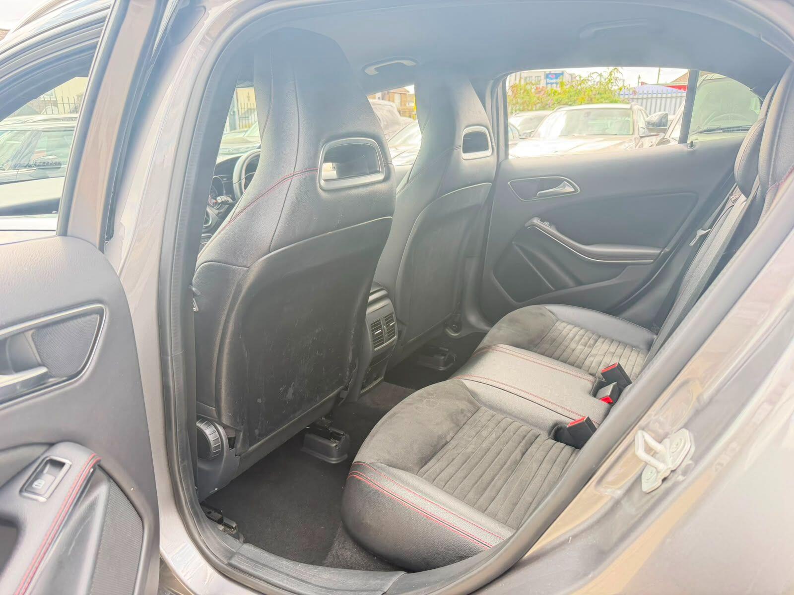 Mercedes-Benz Gla view 20