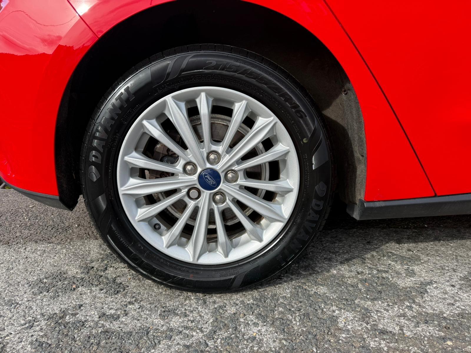 Ford Focus view 17