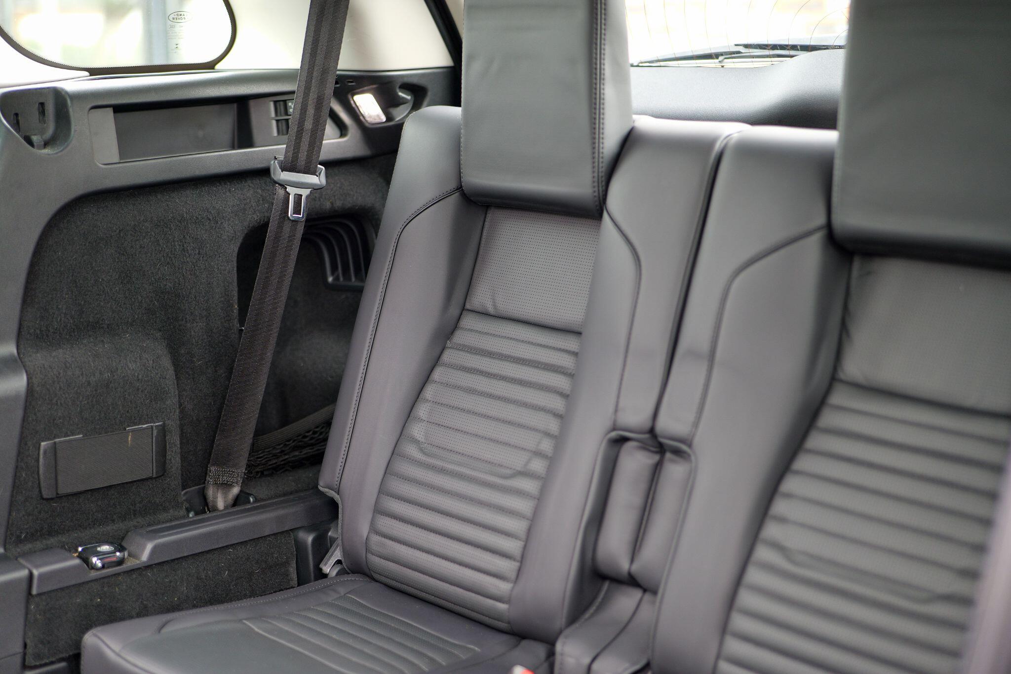 Land Rover Discovery Sport view 30