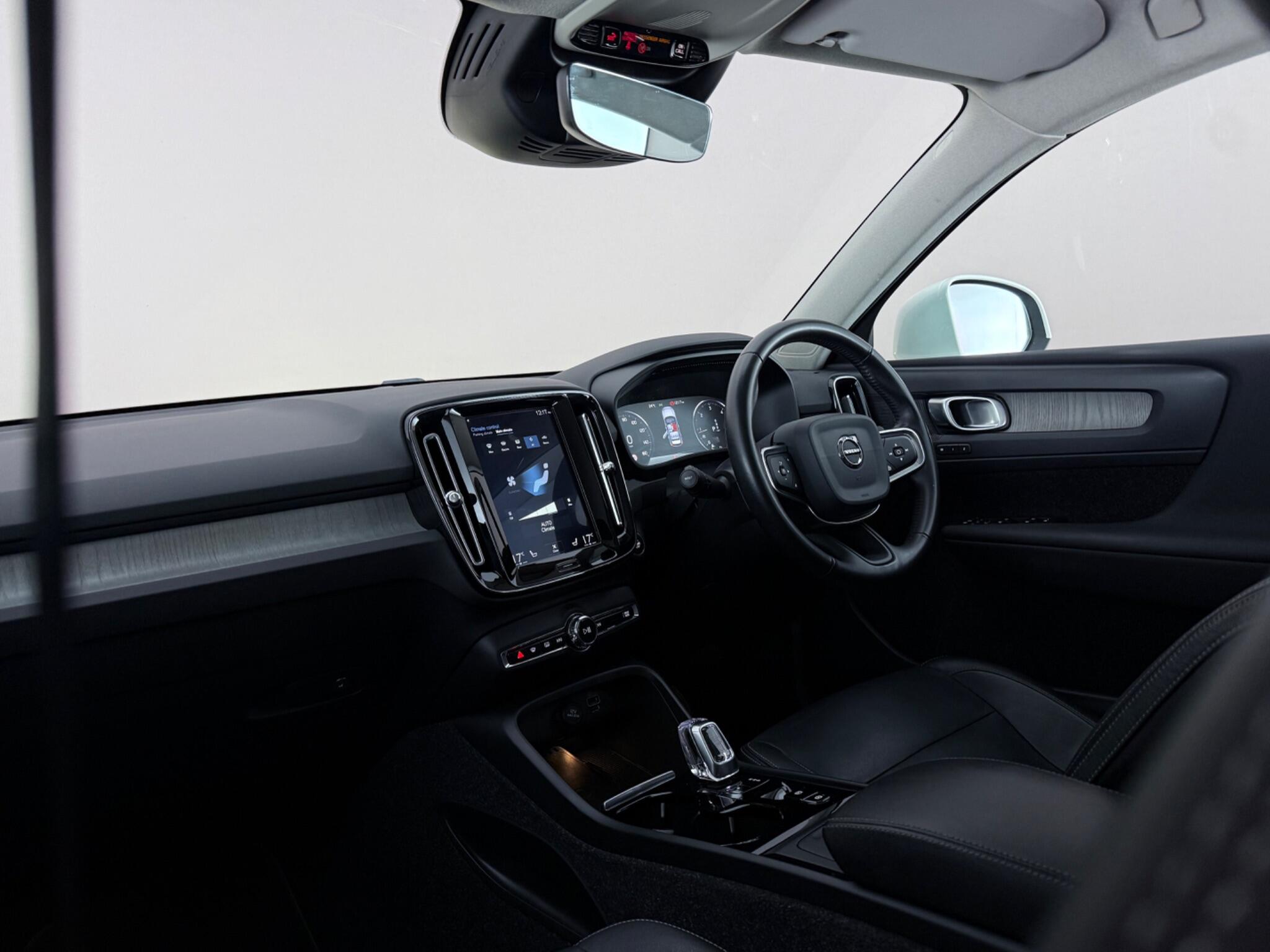 Volvo XC40 view 4