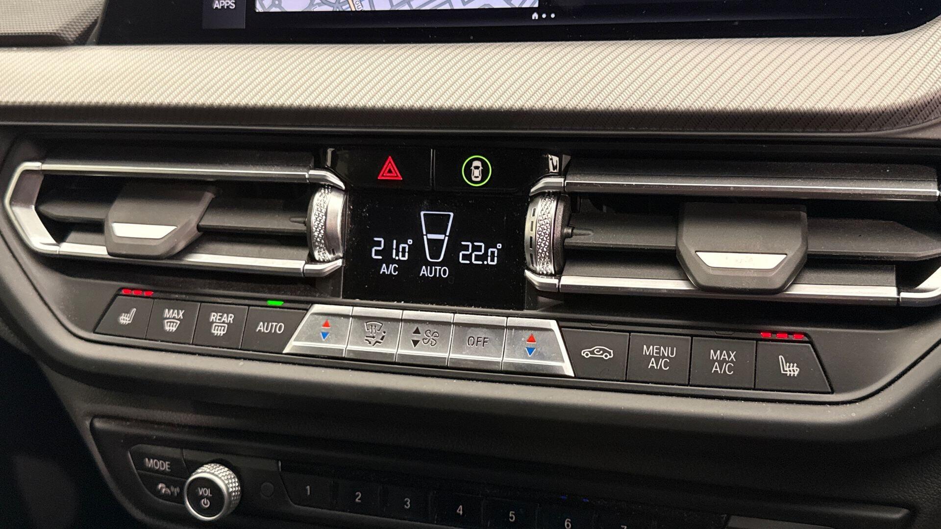 BMW 1 Series view 24