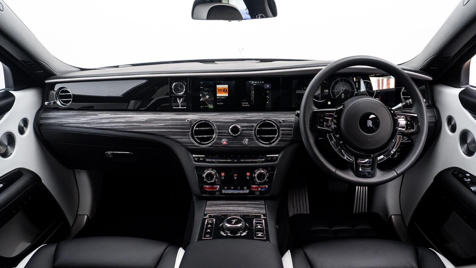 Rolls-Royce Ghost view 5