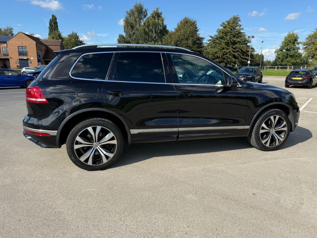 Volkswagen Touareg view 44