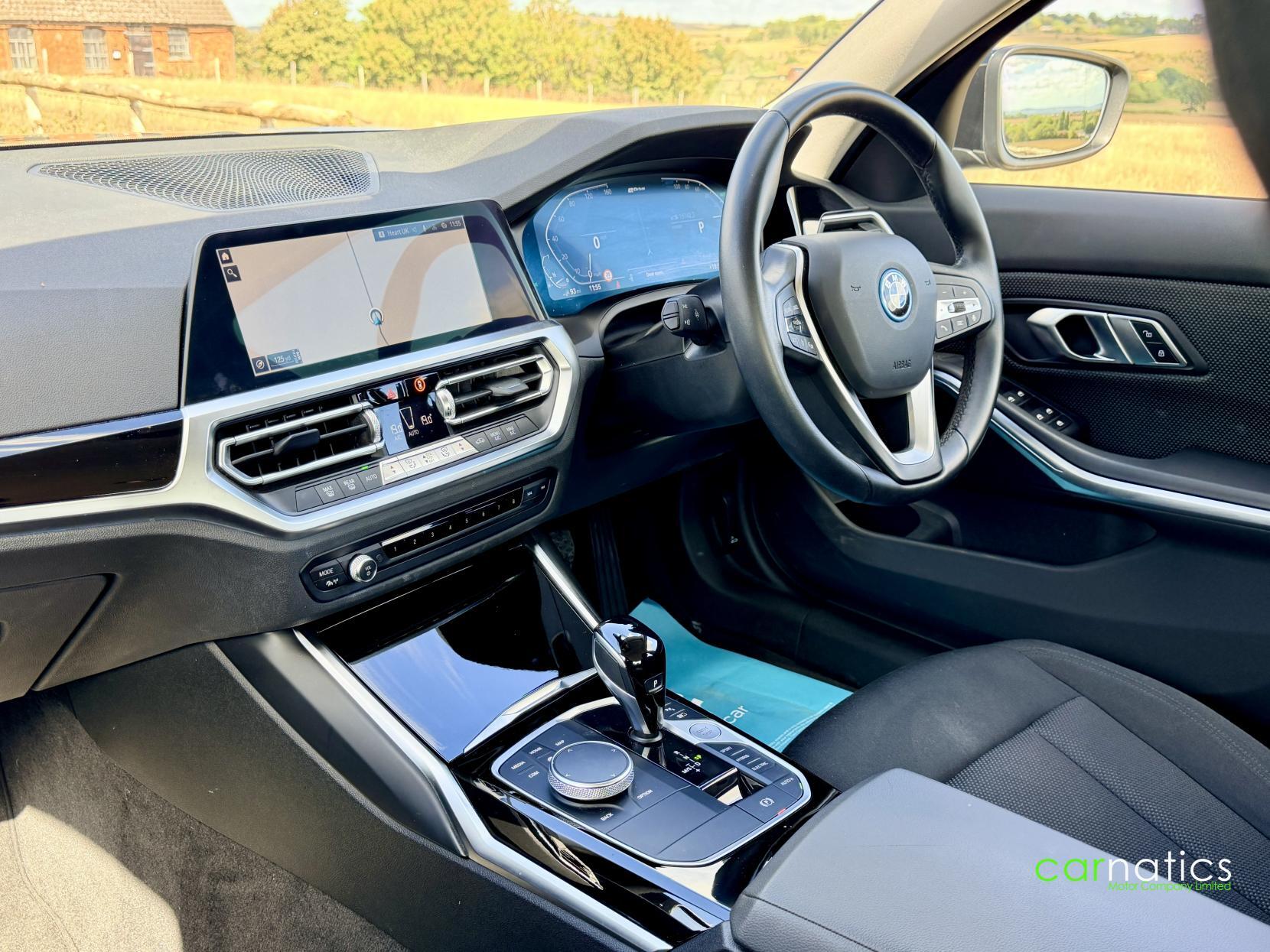 BMW 3 Series view 16