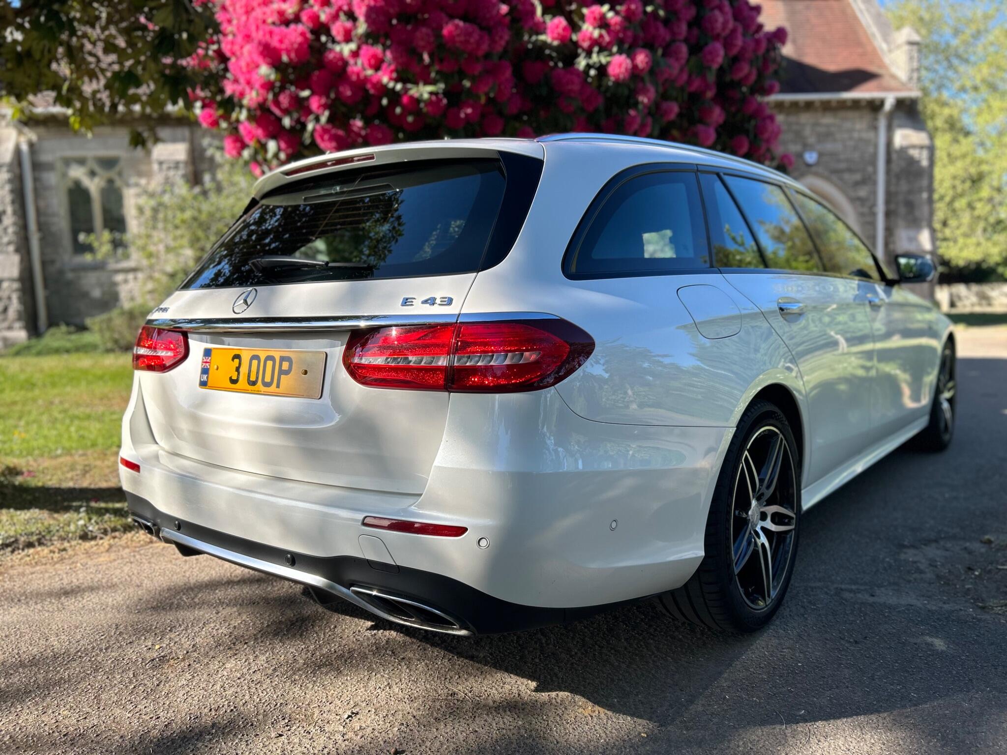 Mercedes-Benz E-Class view 18