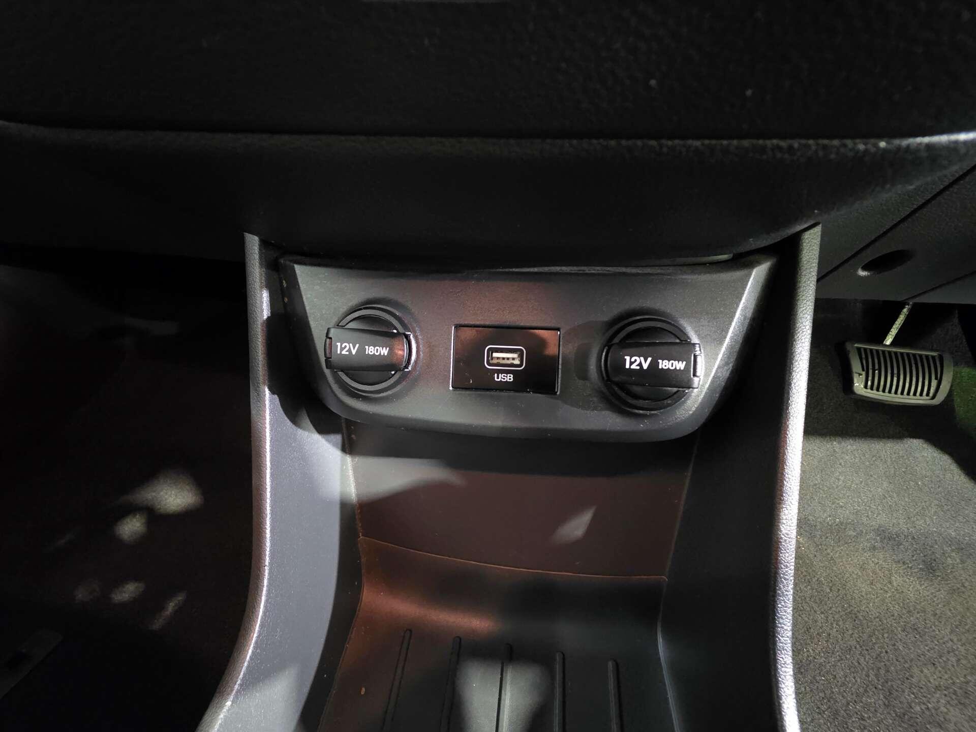 Hyundai Ioniq view 35