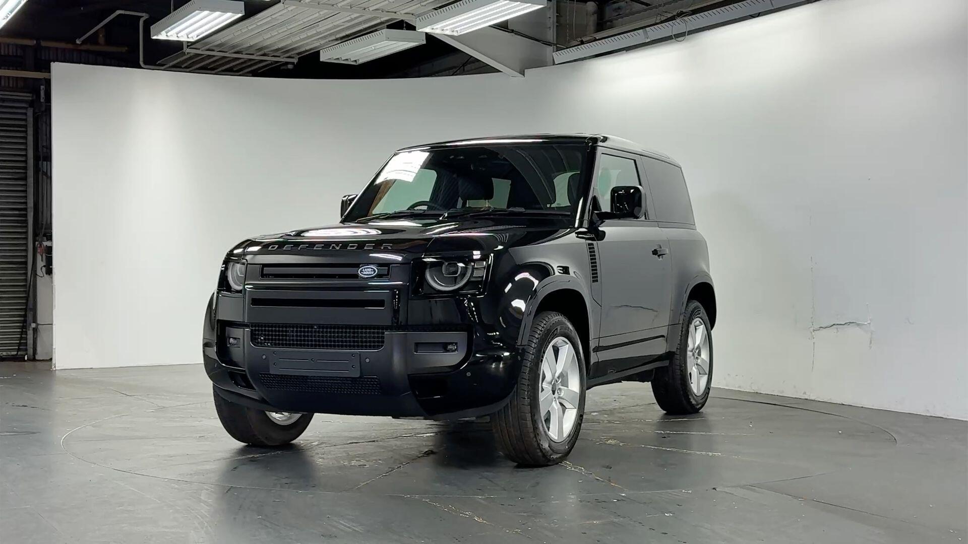Land Rover Defender view 30