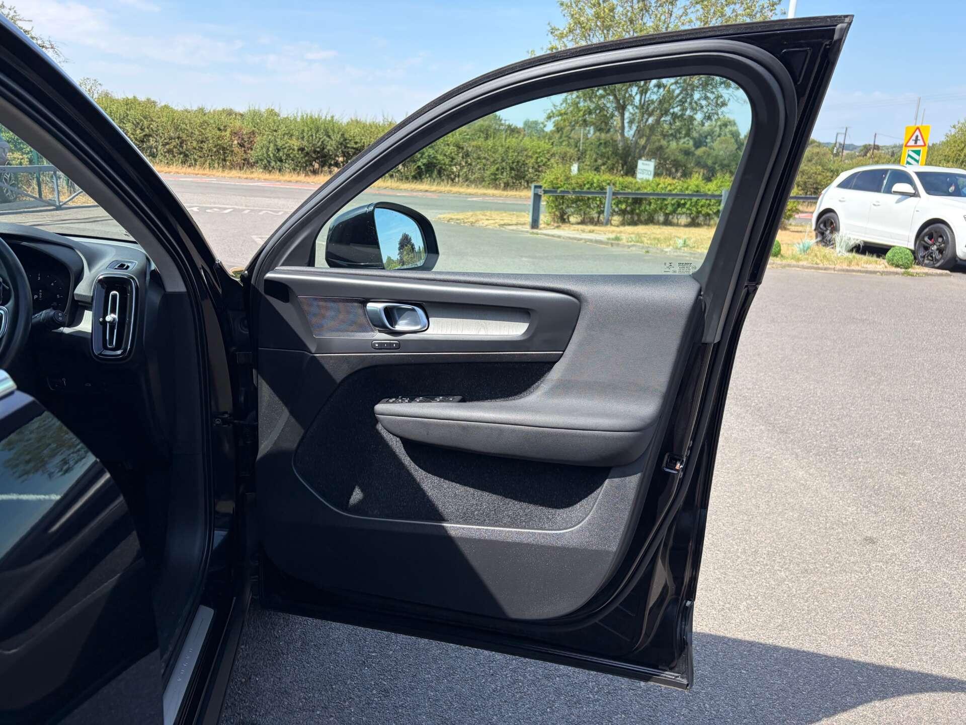 Volvo XC40 view 35
