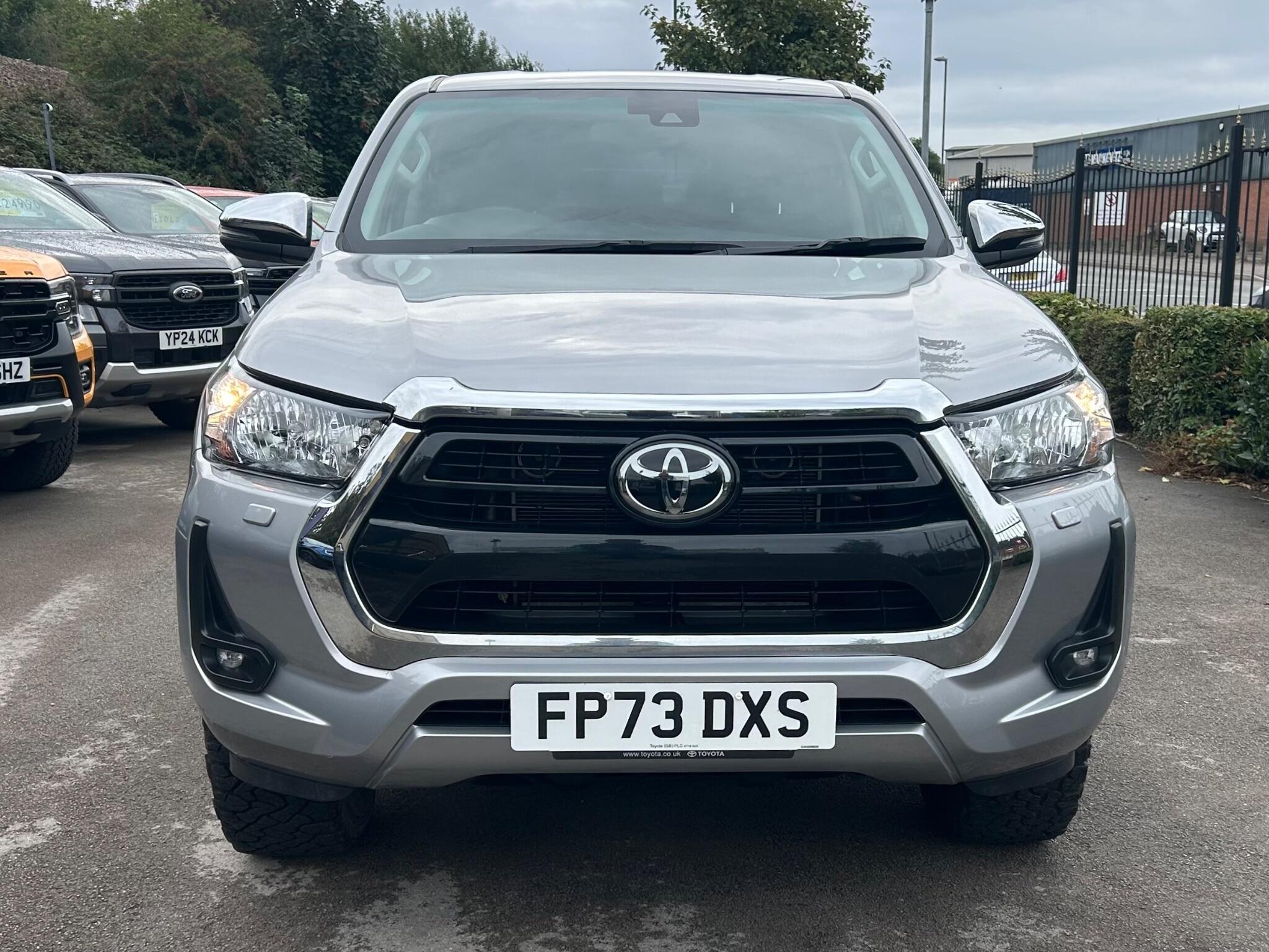 Toyota Hilux view 4