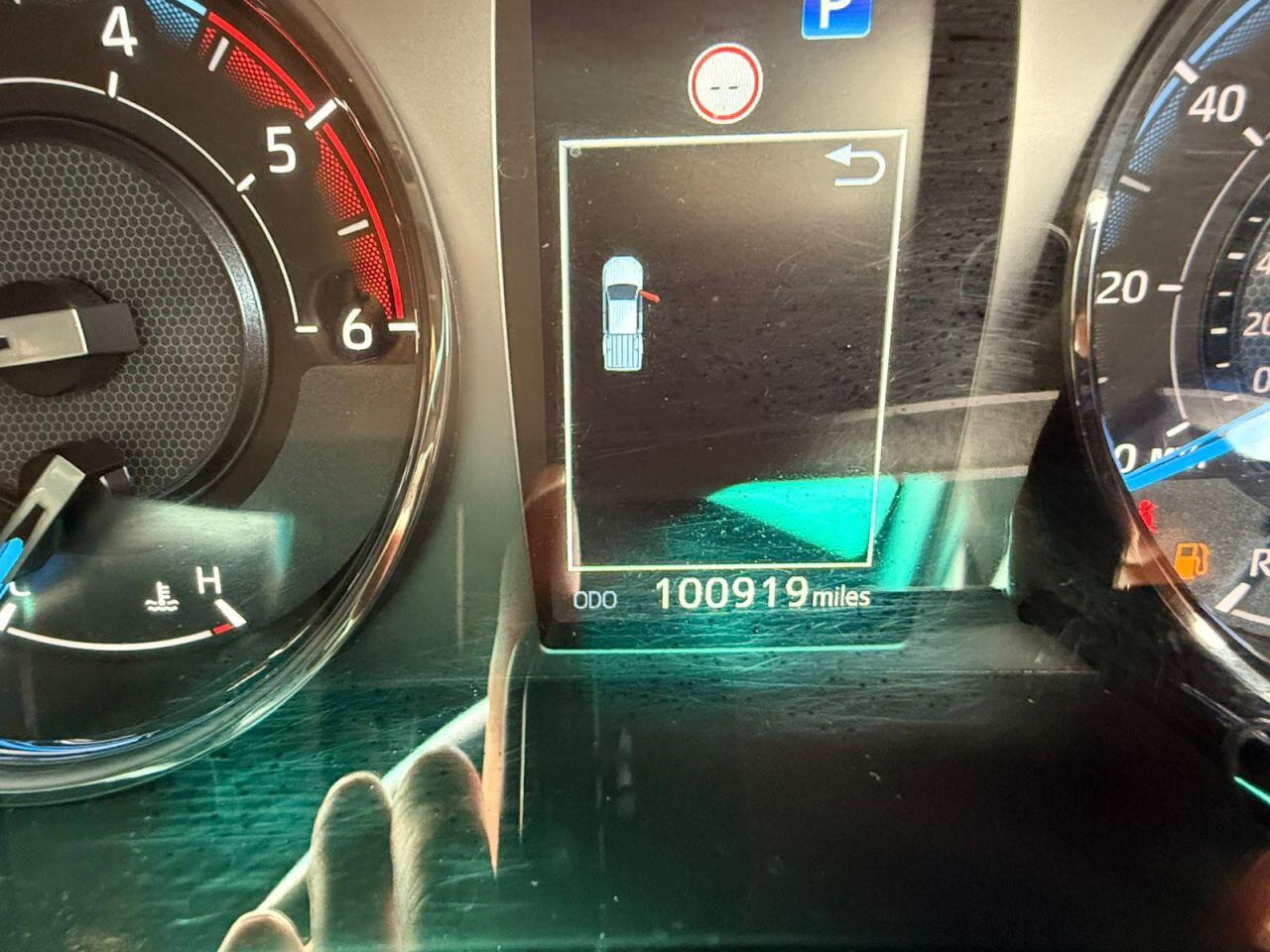 Toyota Hilux view 11