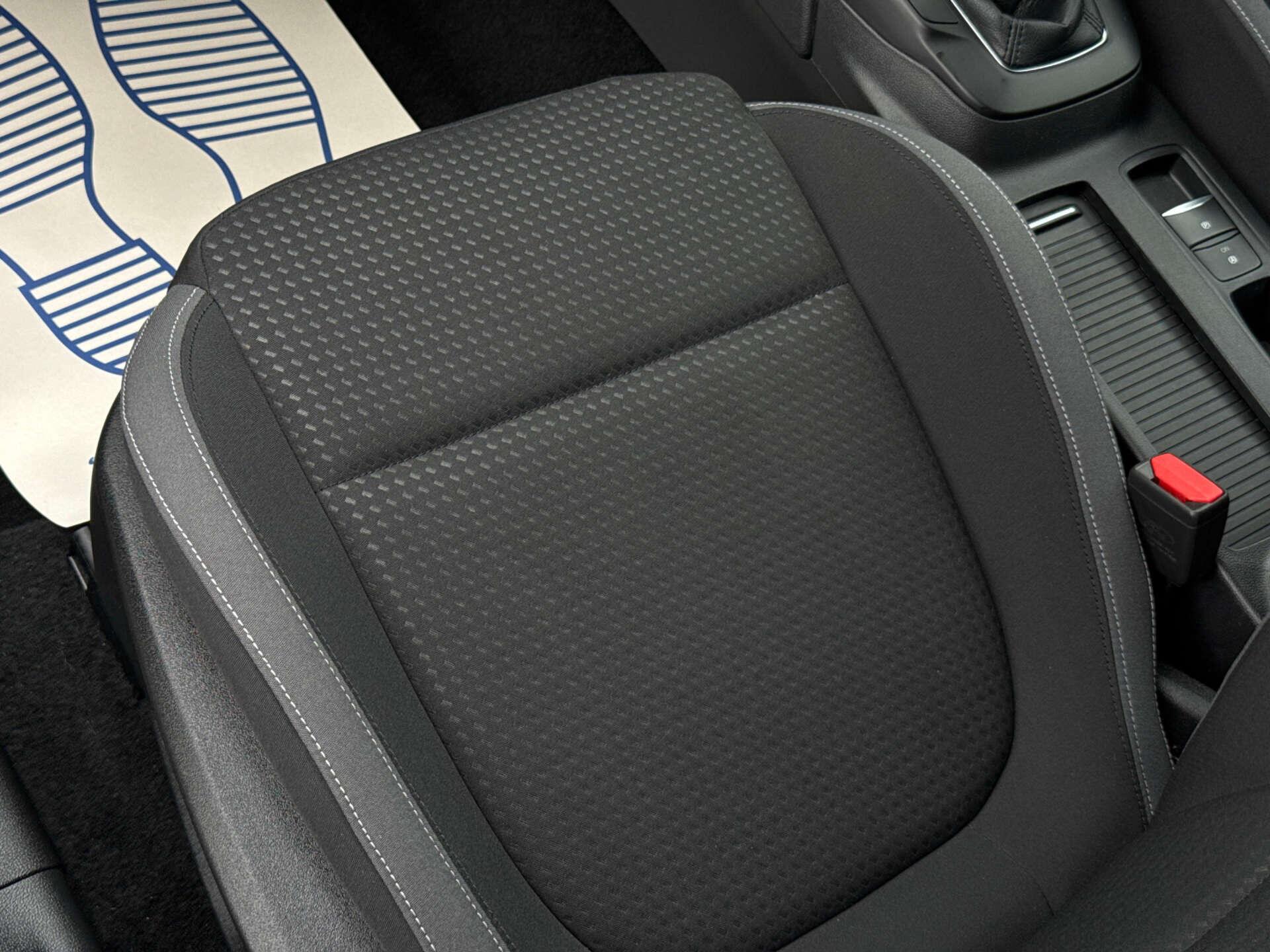 Ford Focus view 44