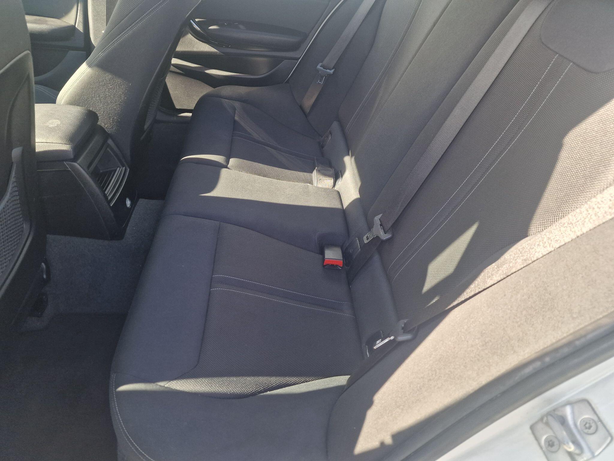 BMW 1 Series view 25