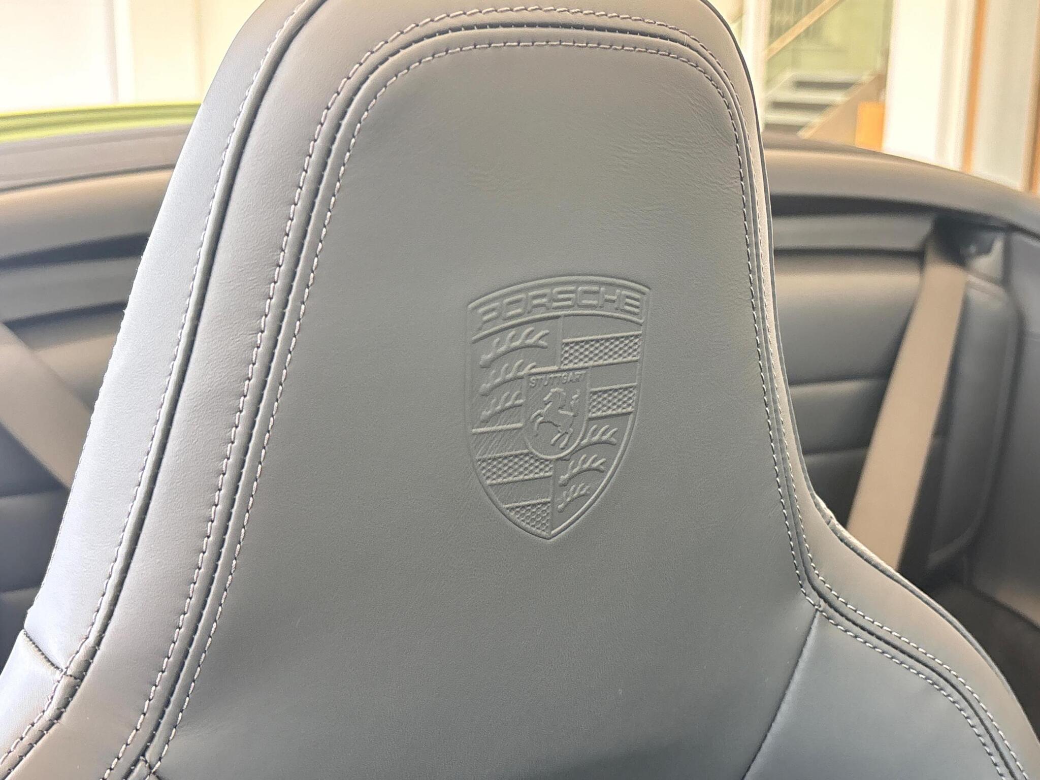 Porsche 911 view 23