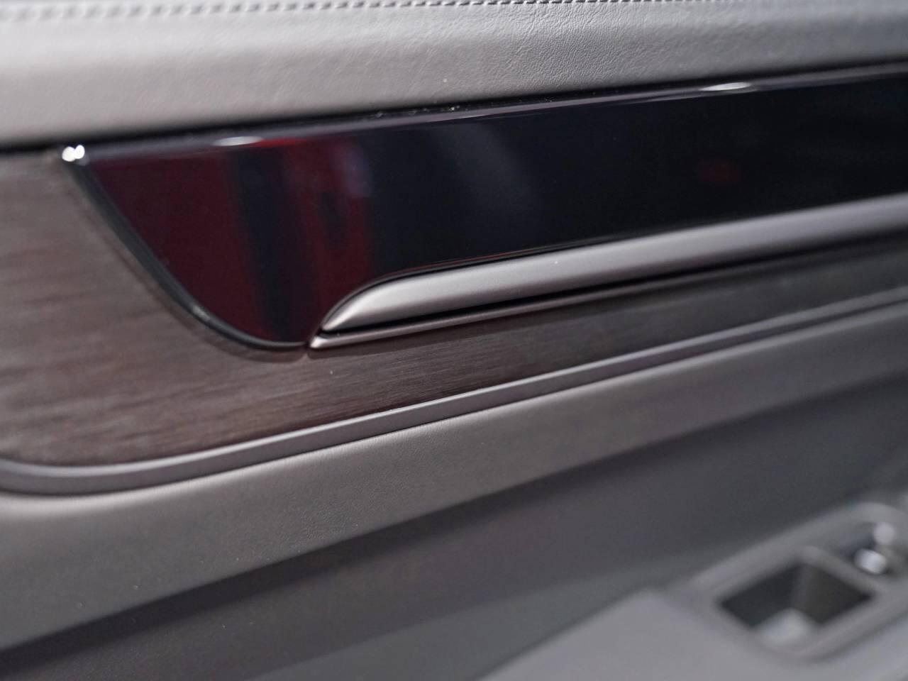 Porsche Cayenne view 48
