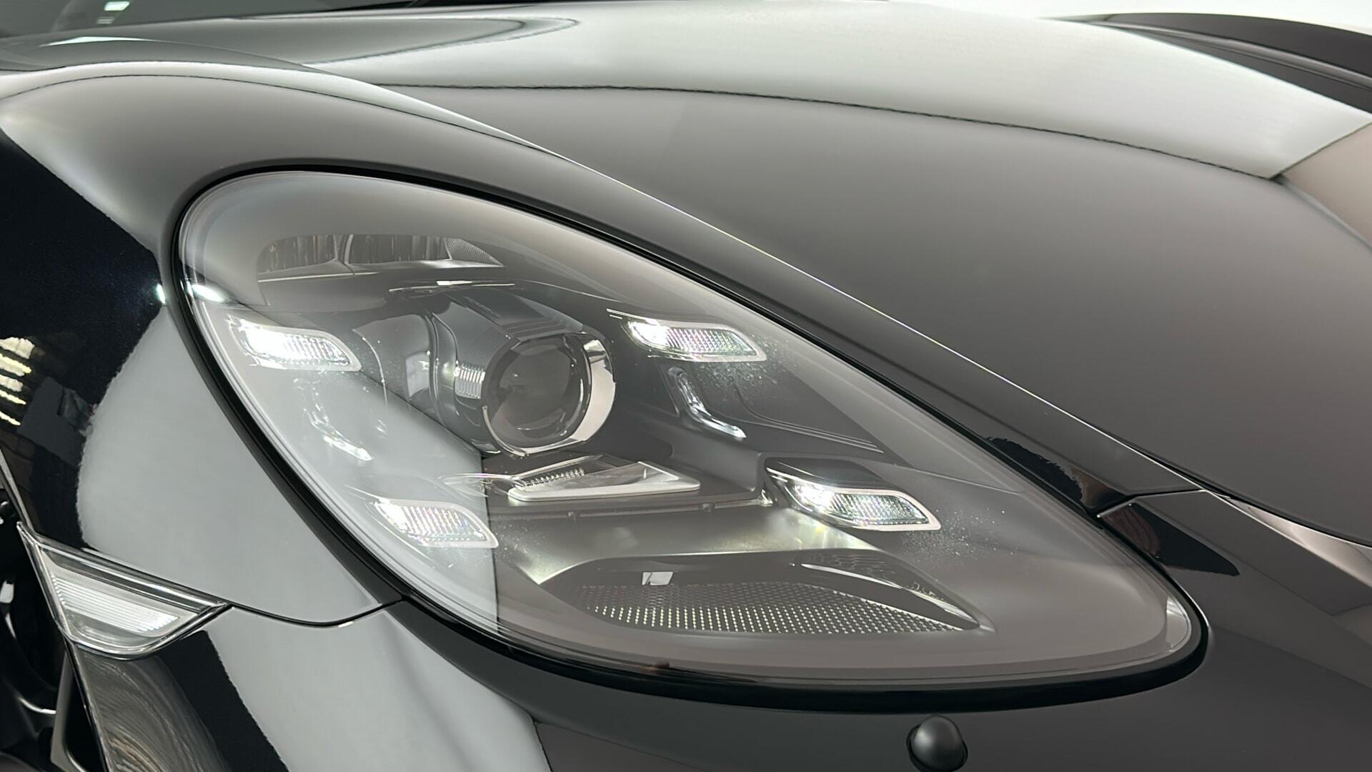 Porsche Cayman view 32