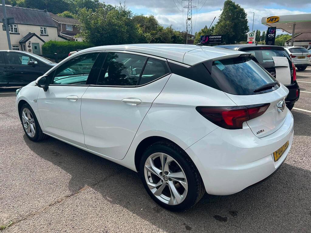 Vauxhall Astra view 4