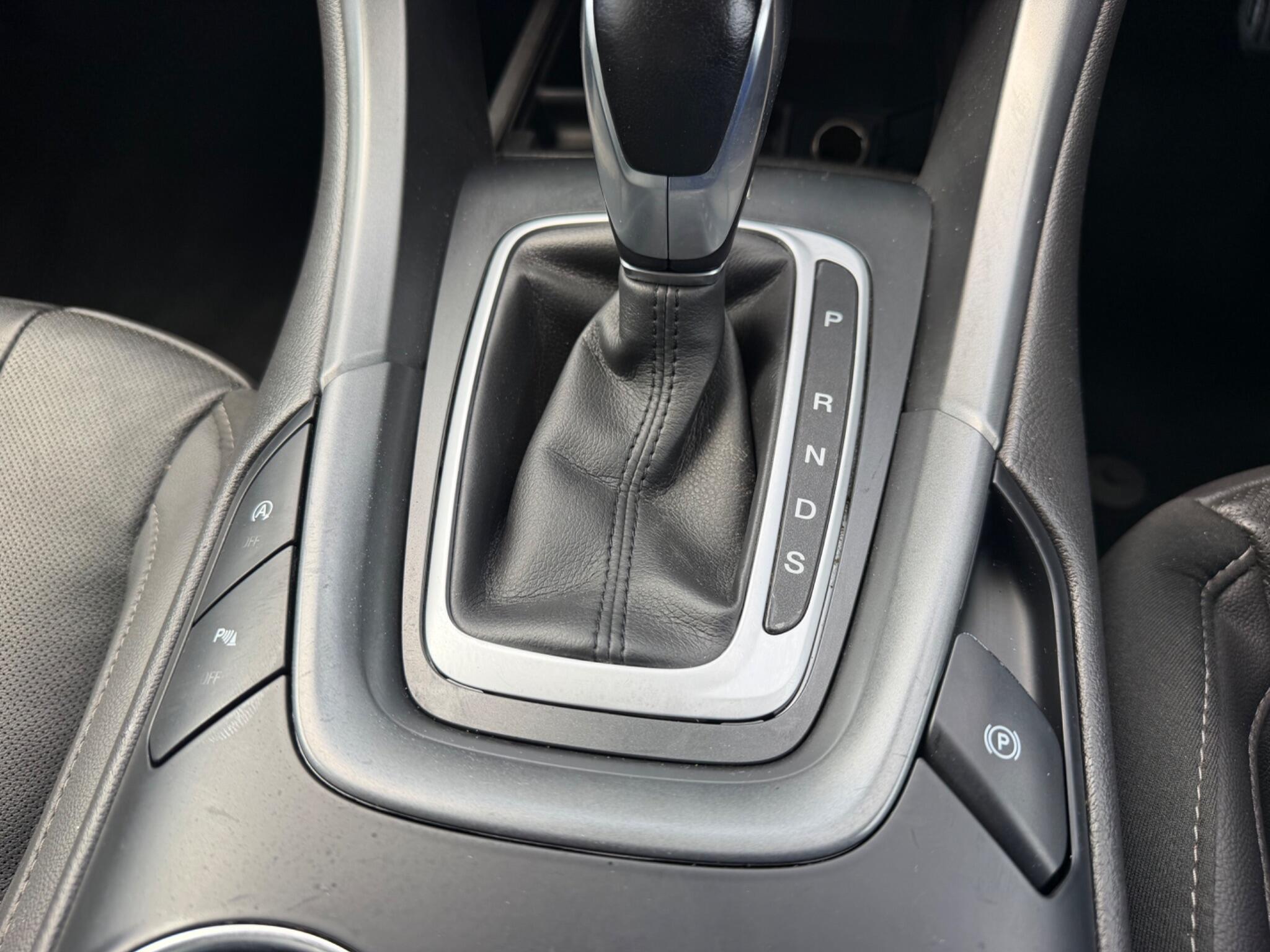 Ford Mondeo view 18