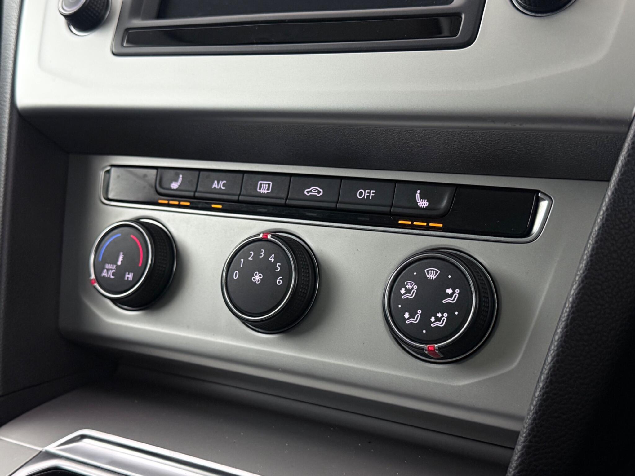 Volkswagen Passat view 24