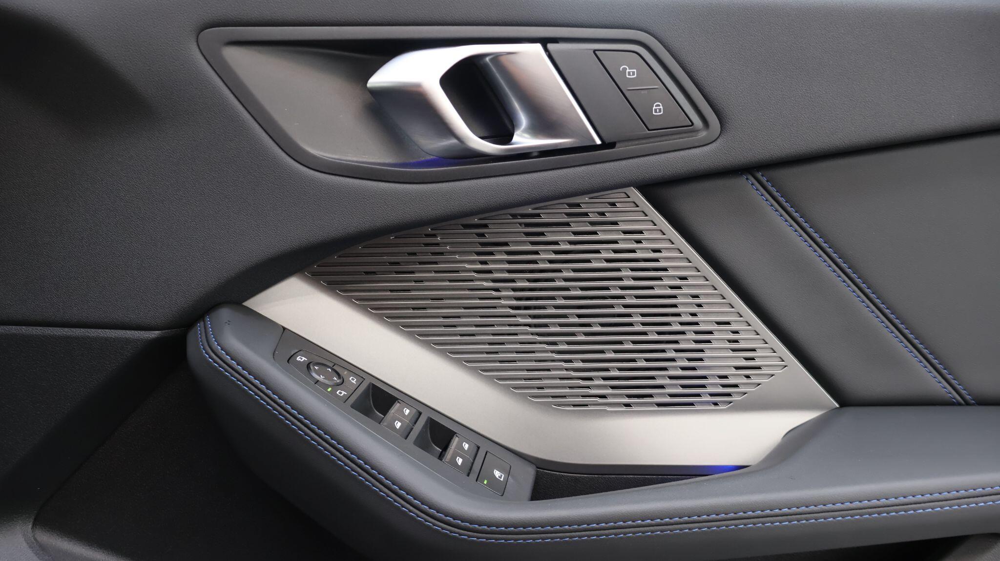 BMW 1 Series view 19