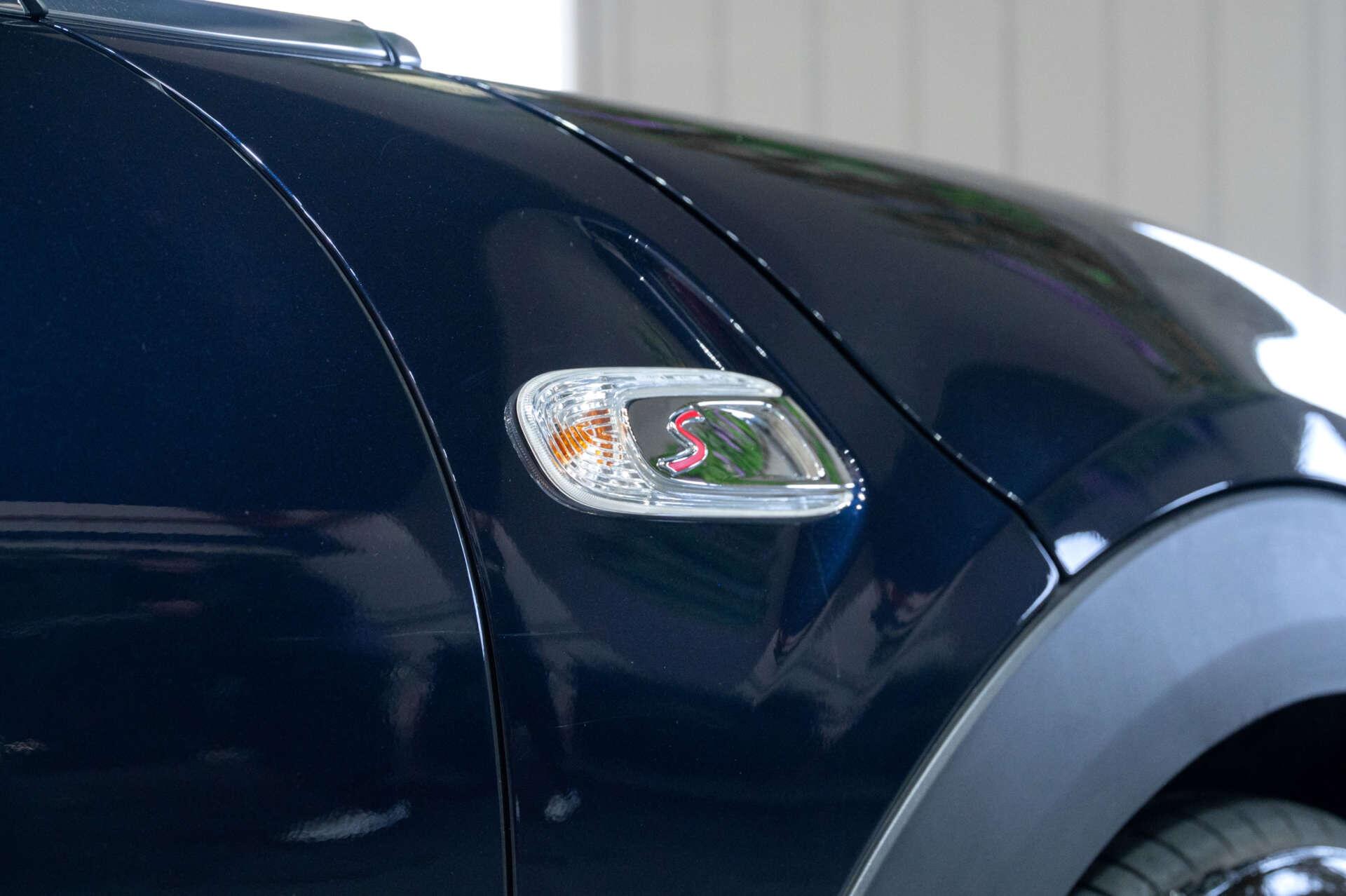 Mini Convertible view 29