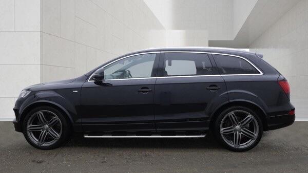 Audi Q7 view 6