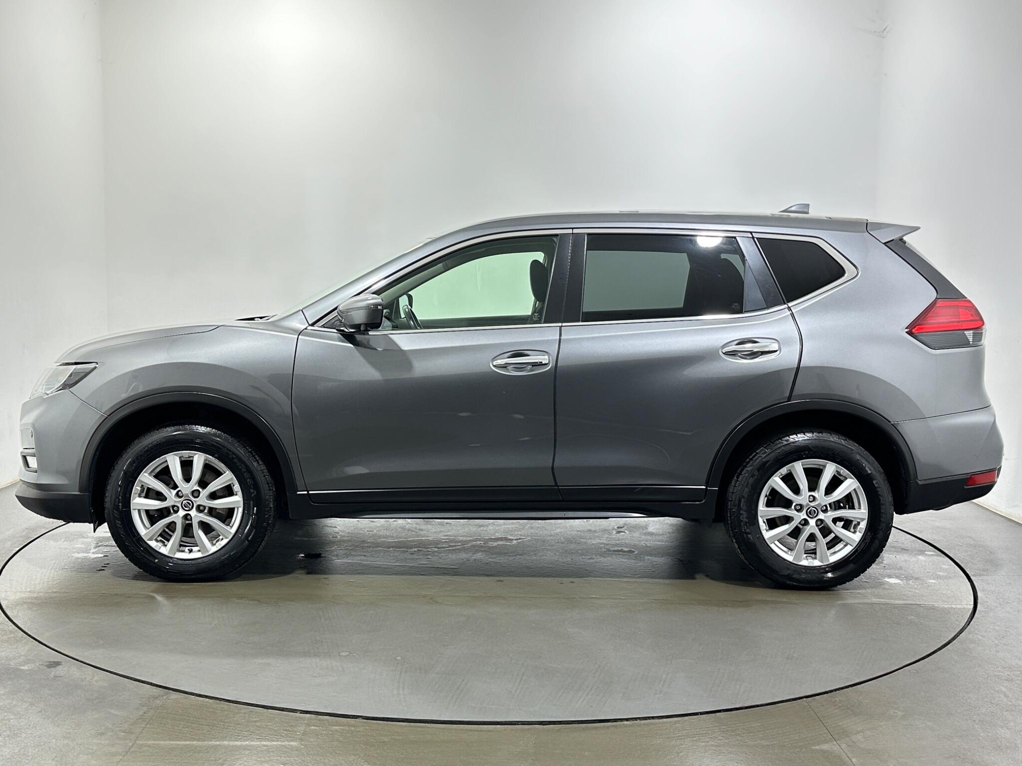 Nissan X-Trail view 5