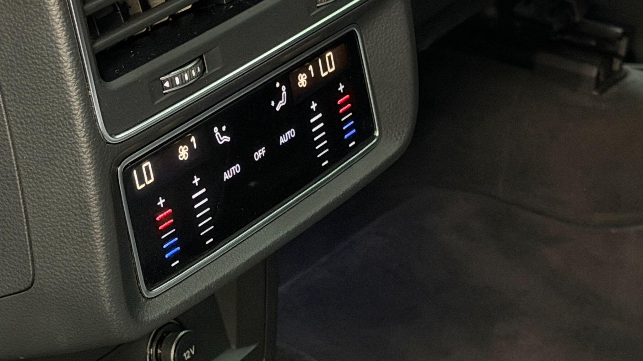 Audi Q8 view 14