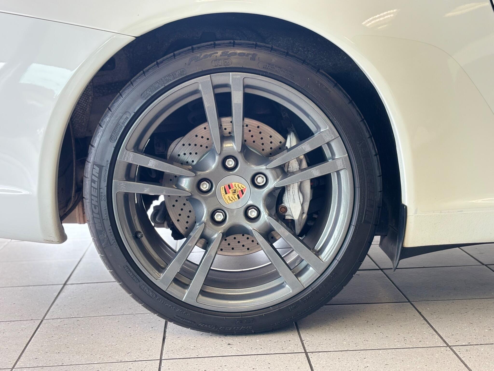 Porsche 911 view 17