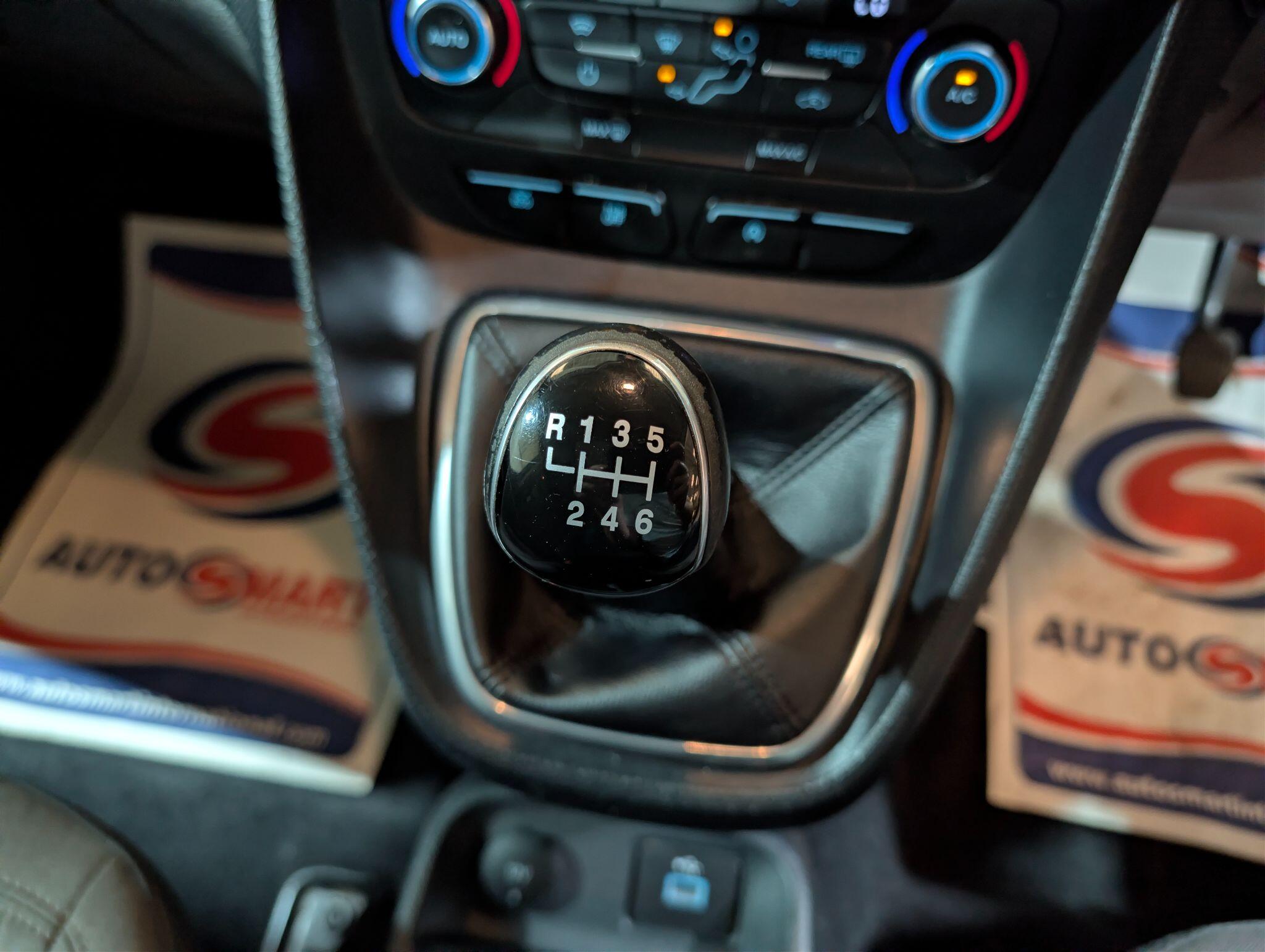 Ford Grand Tourneo Connect view 35