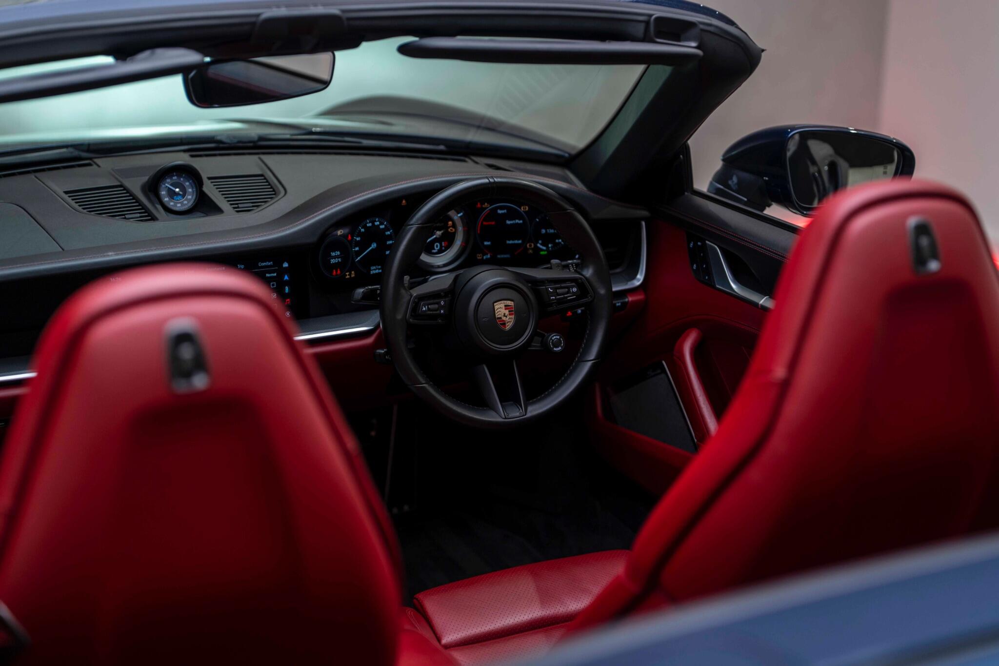 Porsche 911 view 45