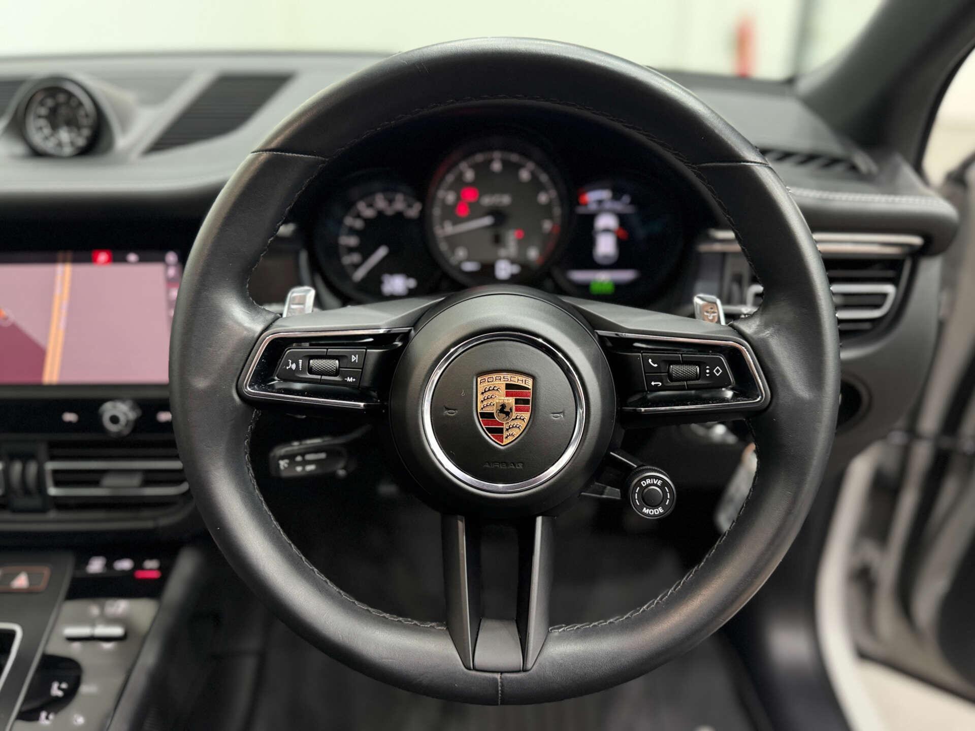 Porsche Macan view 20