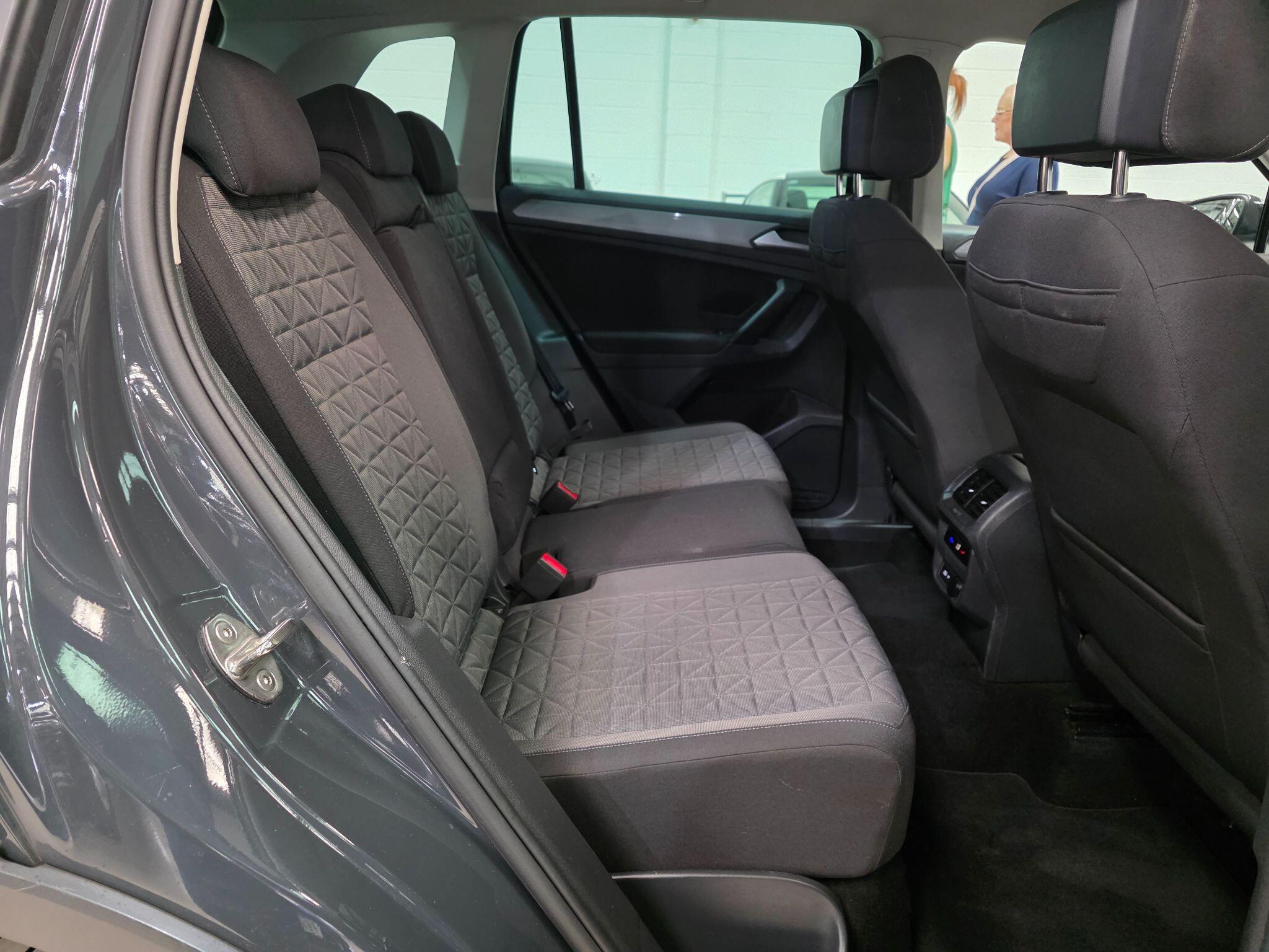 Volkswagen Tiguan view 23