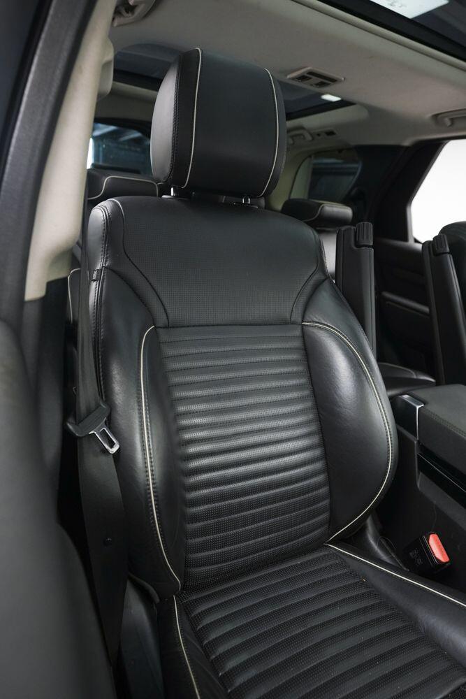 Land Rover Discovery view 10