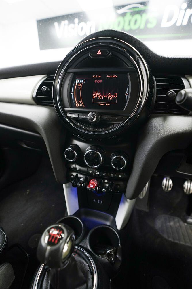 Mini Hatch view 18