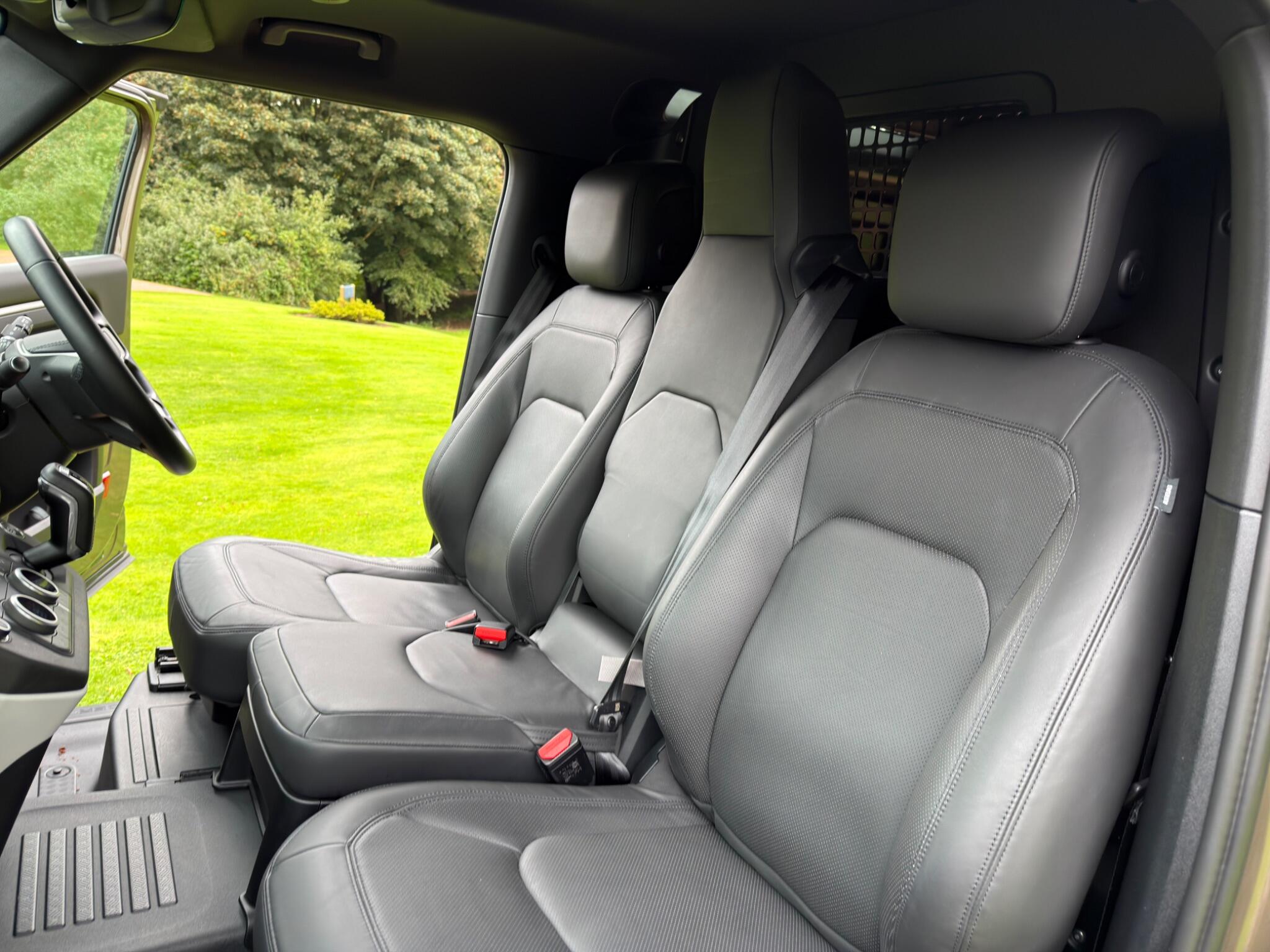 Land Rover Defender view 22