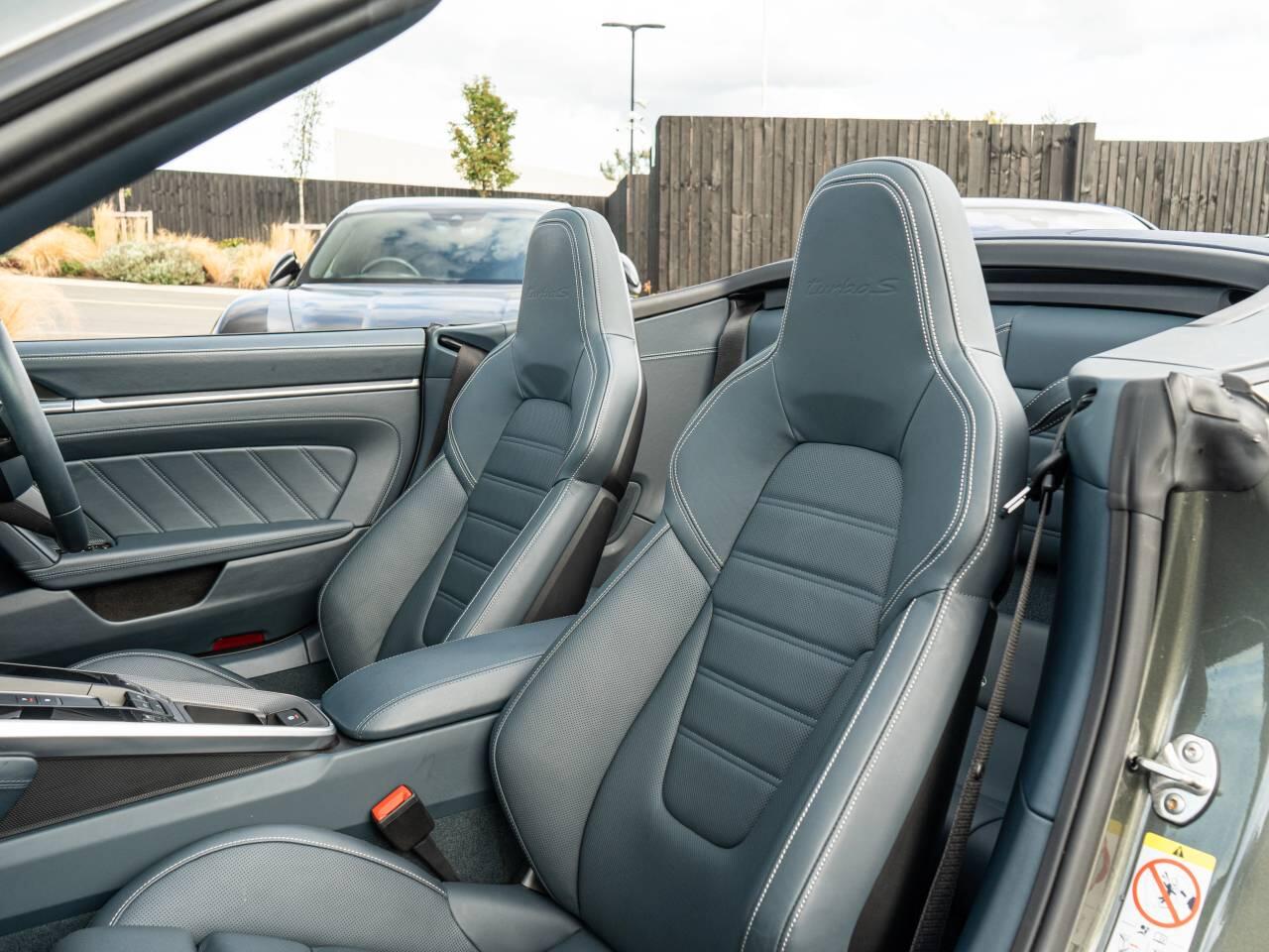 Porsche 911 view 42