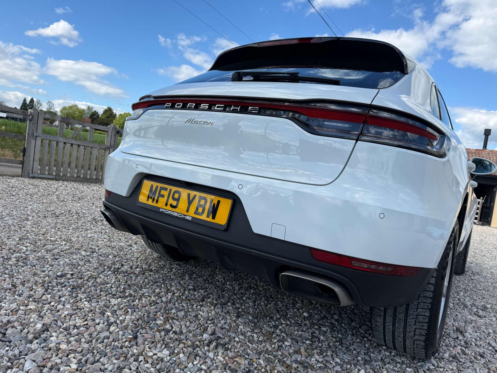 Porsche Macan view 9