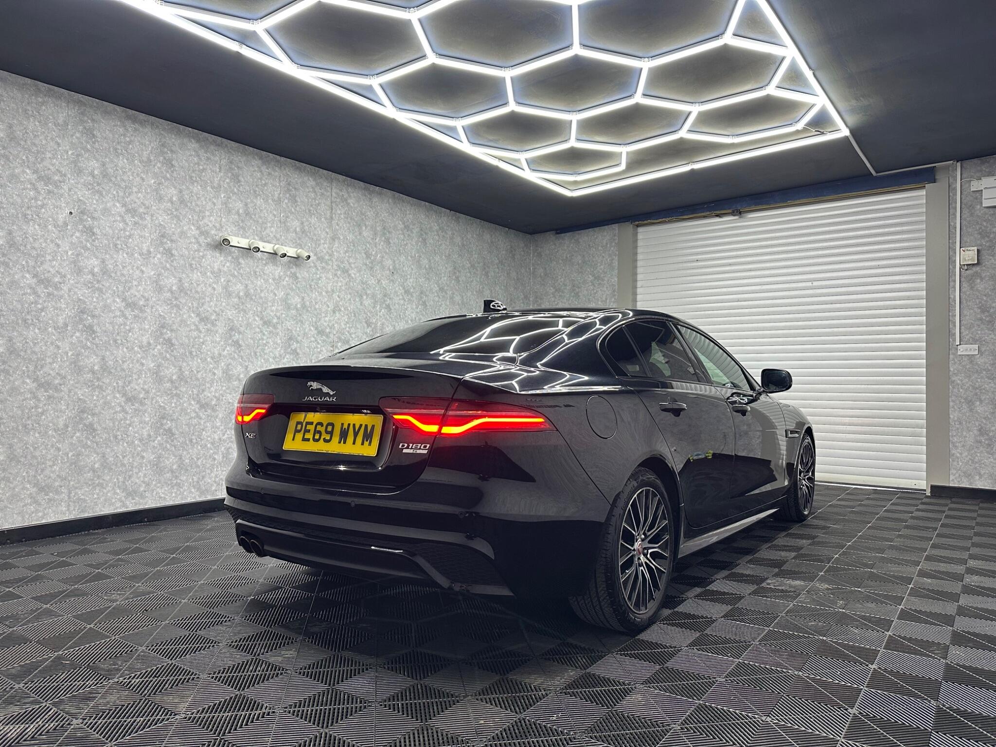 Jaguar Xe view 4