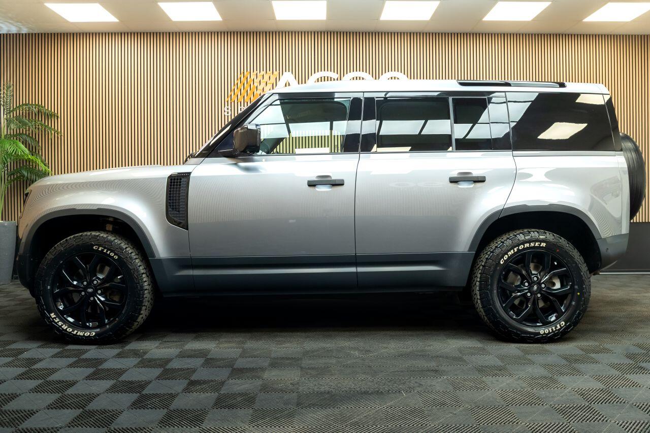 Land Rover Defender 110 view 4
