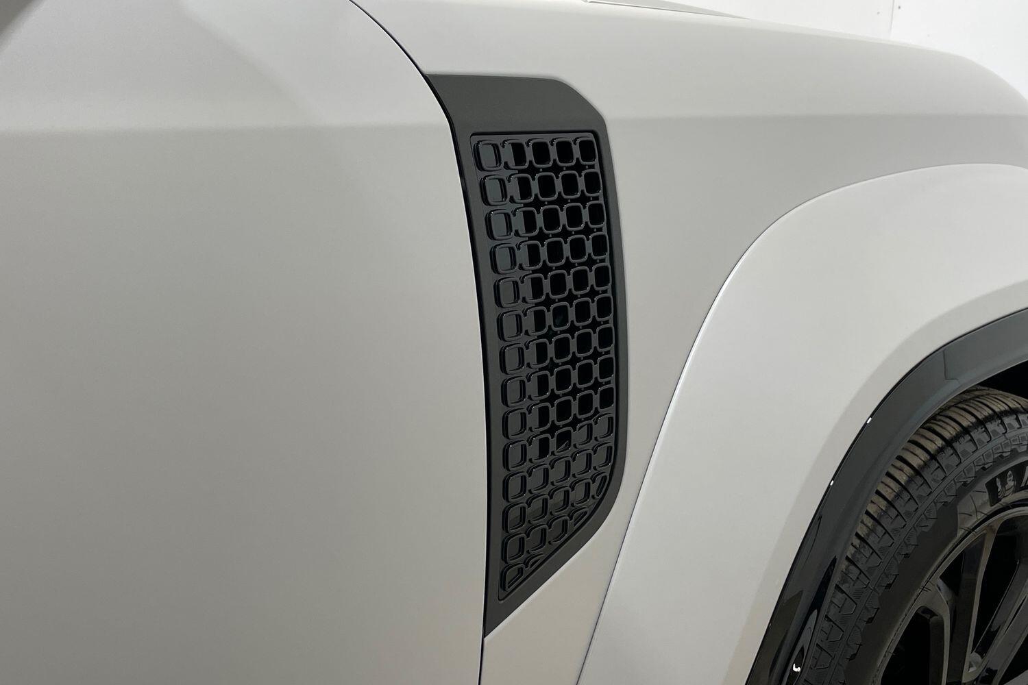 Land Rover Defender view 20