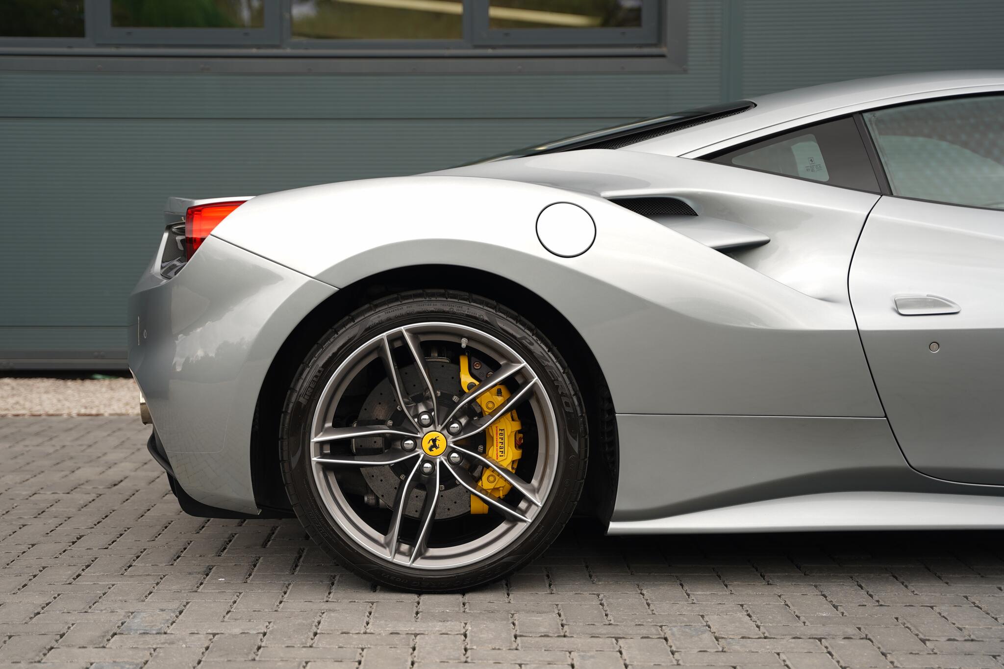 Ferrari 488 view 23