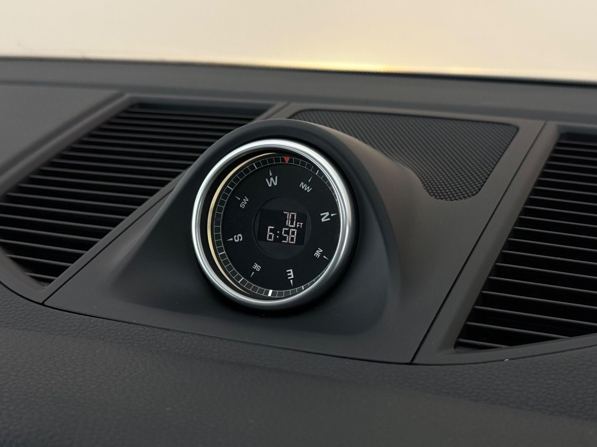 Porsche Macan view 21